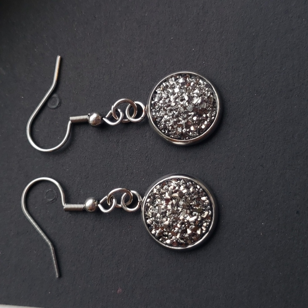 Dark silver druzzy earrings 🕸